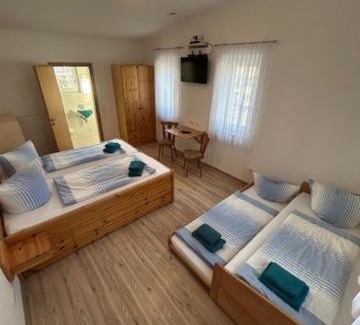 Oberdorla House | Gasthaus und Pension Halli-Galli