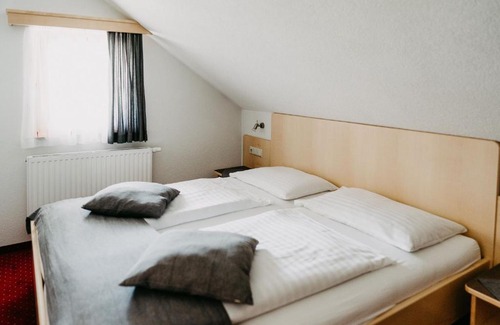 Zedlitzdorf Hotel | Gasthof Wunder