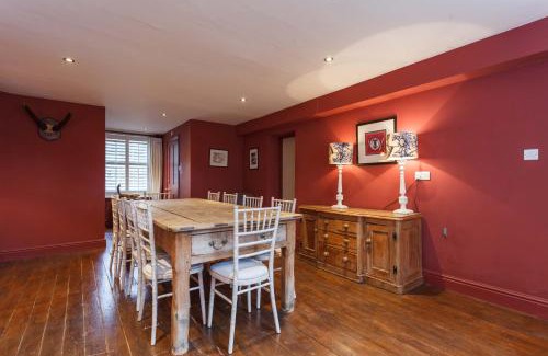 Wimborne House | Gate House - Vivre Retreats