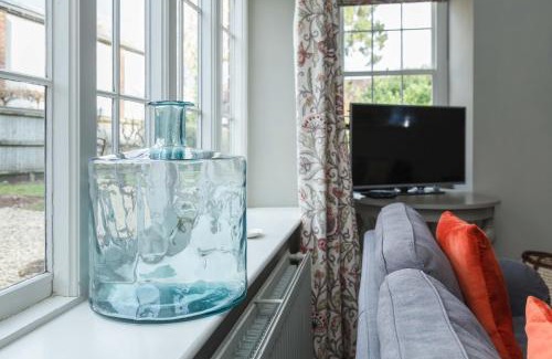Wimborne House | Gate House - Vivre Retreats