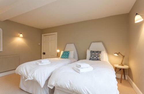Wimborne House | Gate House - Vivre Retreats