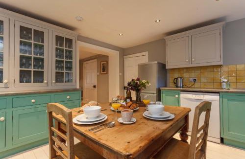 Wimborne House | Gate House - Vivre Retreats