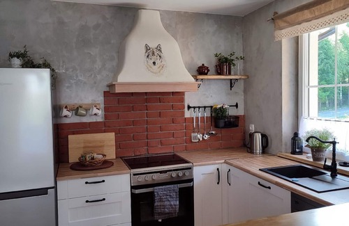 Gorki Mae House | Gate of the Mountains - Cottage Wolf