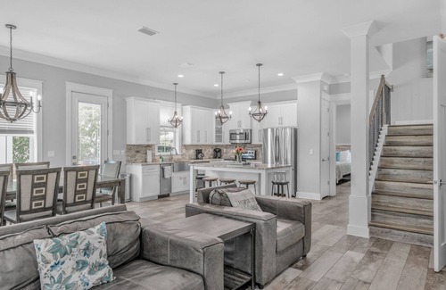 Emerald Waters Village House | Gated Beach Community! Minutes to the BEACH! 4 Bedroom/Sleeps 14!