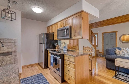 Reeds Spring Cabin | Gated Community | Lakeview | Pools + Golf | SDC