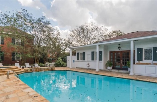 Mobile Condo | Gated Condo w/ Pool & Gym near USA & Downtown