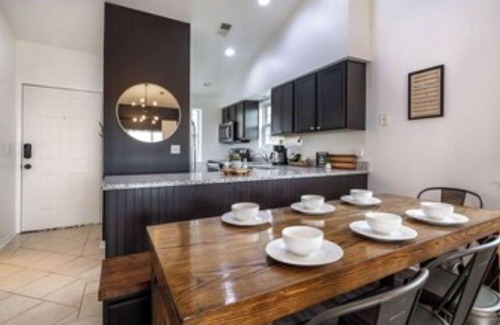 Branson Condo | Gated, Luxe Mid-Century Modern Condo| Walk to golf & pools!