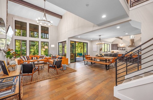 Roslyn House | Gated Luxury Retreat | Near Nelson Farm+Swim Spa/GameRm+Hidden Rewards Awaits