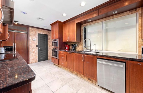 Northeast Miami Villa | Gated Private Acre 5BR4BA Tropical Villa w/Theater