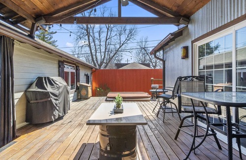 Tulsa Ski Chalet | Gated Private Chalet with Hot Tub