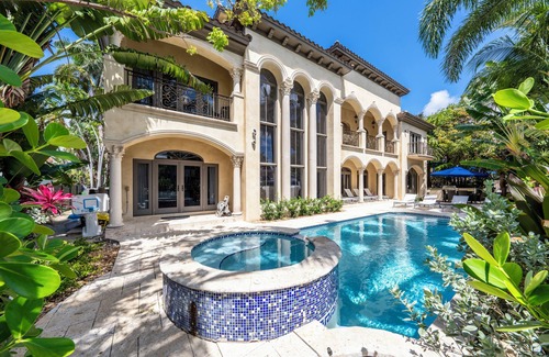 Las Olas Isles House | Gated Waterfront Luxury Home! Private Pool, Hot Tub & Mansion Views!