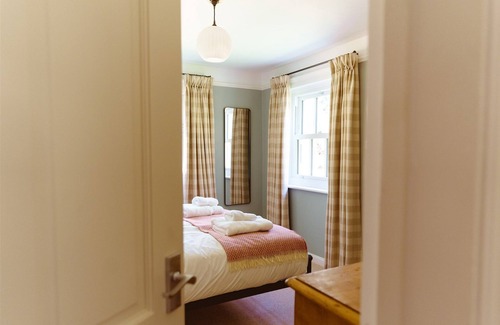Worstead Cottage | Gatehouse North, Worstead Park