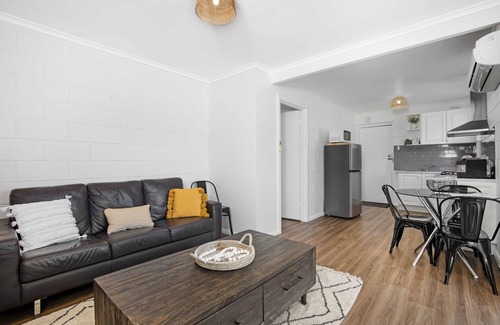 Bedford Park Apartment | Gateway Retreat near Flinders Uni & Hospital