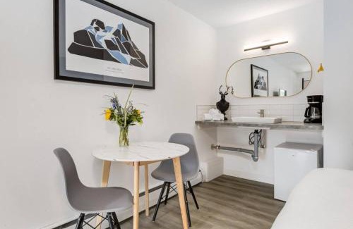 Harvie Heights House | Gateway Suites Private Double room Near Canmore and Banff