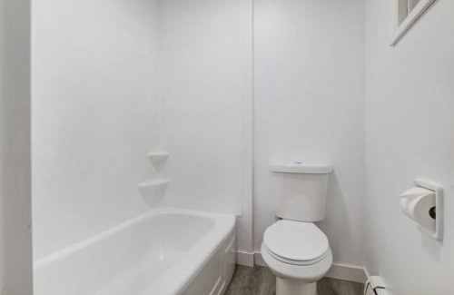 Harvie Heights House | Gateway Suites Private Double room Near Canmore and Banff