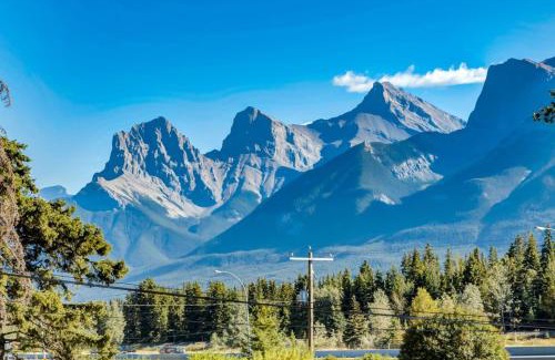 Harvie Heights House | Gateway Suites Rocky Mountains Private Double room close to Banff