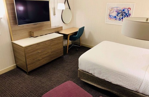 Downtown Columbus Hotel | Gateway to Columbus' Wonders! Pet-friendly Unit Close to Victorian Village