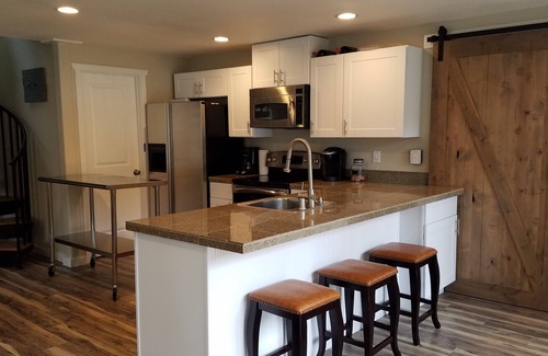 Eatonville House | Gateway to Mt. Rainier/Hiking/Scenic Railroad - Spacious Ohop Lake Cabin