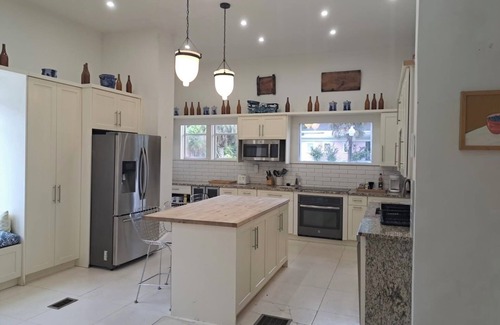 Fort Myers House | Gather friends and family in this historical home.