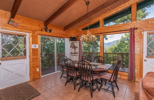 Chalet Village Cottage | Gatlinburg*Resort*Seasonal Pool*Wifi*Pool Table*Hot Tub