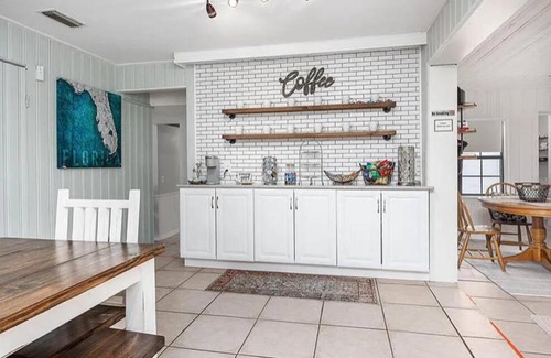 Gainesville House | Gator Den 6 Bedrooms Steps to UF