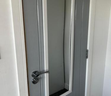 Southgate Hotel | Gatwick Guest House - Short & Long Stay, Airport Parking, Airport Shuttle, Early & Late Check In - 49, RH11 8QX