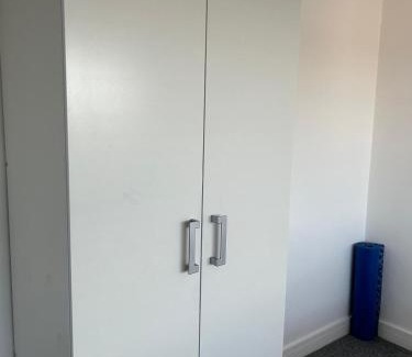 Southgate Hotel | Gatwick Guest House - Short & Long Stay, Airport Parking, Airport Shuttle, Early & Late Check In - 49, RH11 8QX