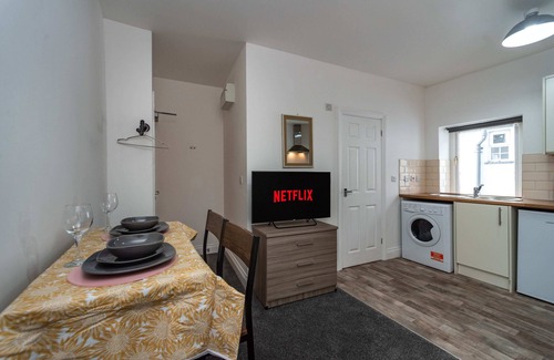 Neath Apartment | Fully Equipped Kitchen, Double room