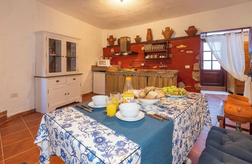 Fontanales Cottage | GC0003 Holiday cottage with shared pool in Fontanales