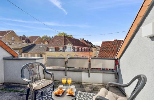 Neunkirchen Apartment | "Gelbe Koffer Vintage Maisonette" in Neunkirchen - 2 SZ - Self-Check-in - Parkplatz - Balkon - Badewanne - WLAN 250 Mbit - bis 4 Pers - zentrumsnah