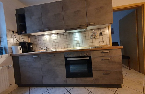 Schwanfeld Apartment | Gemütliche 60qm Ferienwohnung mit Terrasse, voll ausgestattete Küche