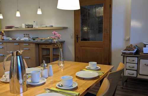 Nordheim a. Main Apartment | Gemütliche 70qm Ferienwohnung mit Balkon, kostenfreies Parken und WLAN, Frühstücksbuffet, voll ausgestattete Küche