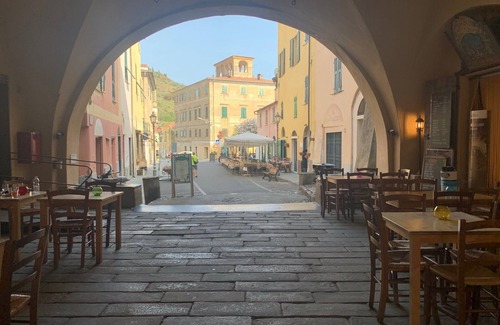 Prela Apartment | Gemütliche Dorfwohnung mit Terrasse und Ausblick auf Gärten und Olivenhaine