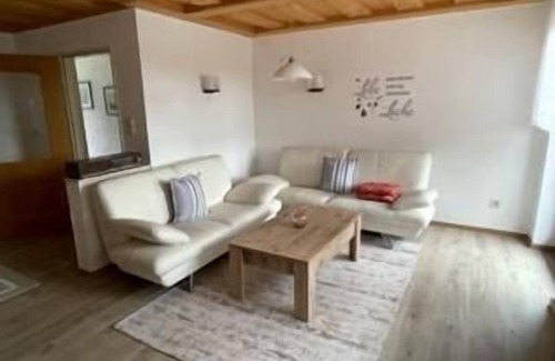 Neuschoenau Apartment | Gemütliche Ferienwohnung für bis zu Fünf Personen mit Gartenzugang