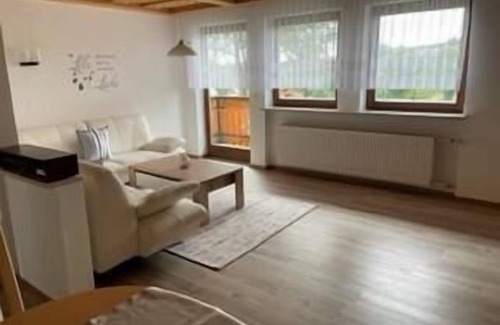 Neuschoenau Apartment | Gemütliche Ferienwohnung für bis zu Fünf Personen mit Gartenzugang
