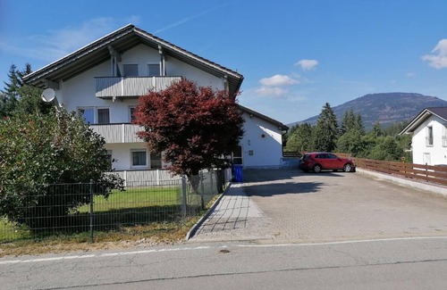 Lehen Apartment | Gemütliche Ferienwohnung mit eigenem Balkon und kostenfreier Gästekarte aus dem GUTI-System