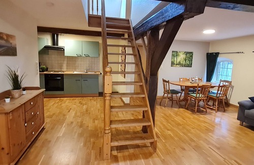 Zetel Apartment | Gemütliche Geräumige Ferienwohnung Direkt am Königssee in Küstennähe