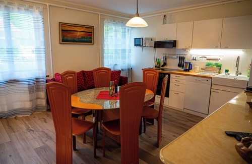 Lengnau Apartment | Gemütliche Wohnung mit Terasse und Feuerstelle