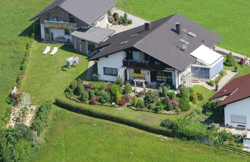 Kammersdorf Apartment | Gemütliches Feriendomizil (50qm) mit Balkon und Blick über Bayerischen Wald