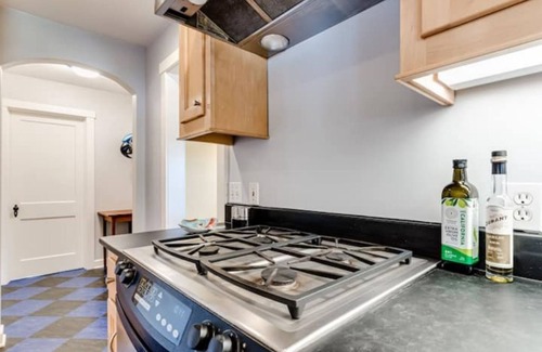 Amazon House | Gem House Blocks from Campus - charming two-story family home!