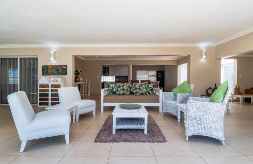 West Beach House | Gem with indoor jacuzzi