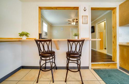 Geneva-on-the-Lake House | Geneva Cottage with Patio - Walk to Park, Lake Erie!