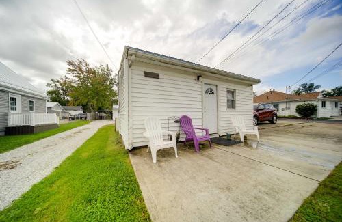 Geneva-on-the-Lake House | Geneva Cottage with Patio - Walk to Park, Lake Erie!