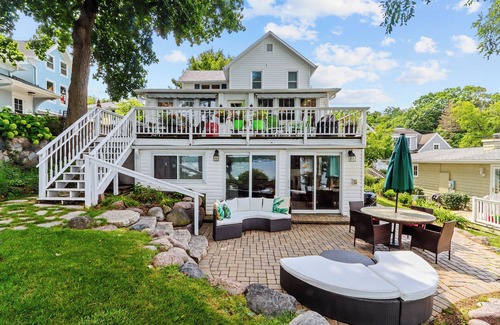 Country Club Estates House | Geneva Lakefront at Glenwood Springs |Stunning Views |Pier Access |Private Boat Slip |Monthly Stays