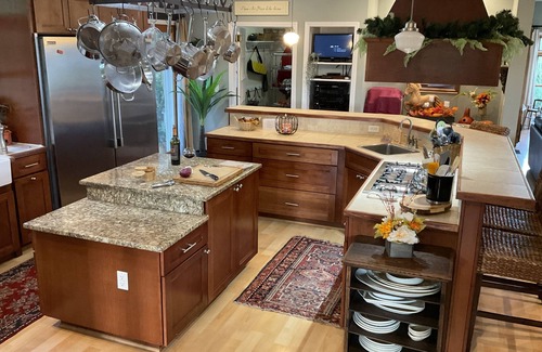 Oak Hill House | Gentleman’s Farm Mountain Views Gourmet Kitchen Fire Pit Hike Ski Sleep 10 Pets!