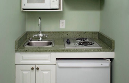 Lincoln Square Apartment | Genuine NYC Escape! Historic Property Near the Metropolitan Museum of Art!