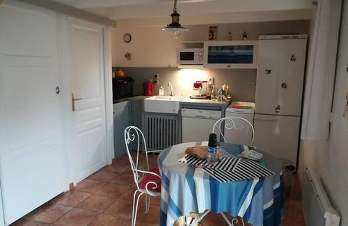Tregunc House | Genuine standing-stone penty 1.5 km from the beach and wild coastline