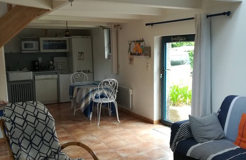 Tregunc House | Genuine standing-stone penty 1.5 km from the beach and wild coastline