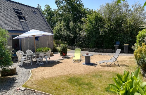 Tregunc House | Genuine standing-stone penty 1.5 km from the beach and wild coastline