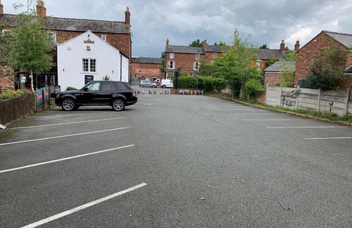 Tarvin Bed & Breakfast | George and Dragon